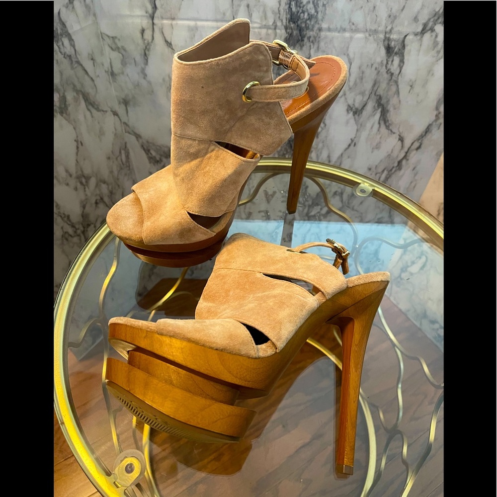Jessica Simpson Tan size 9.5